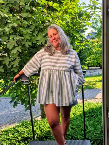 Dámske šaty a blúzky šité na mieru — MŠ Fashion, Kvetoslavov (10)