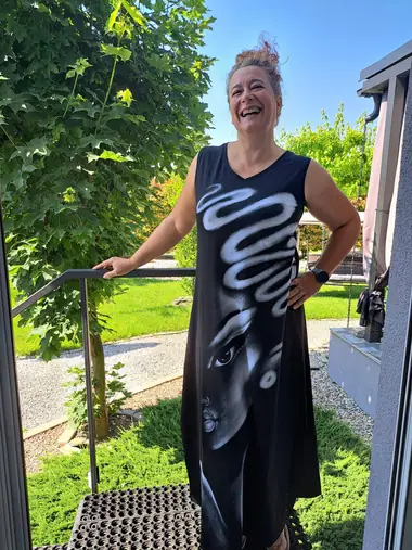 Dámske šaty a blúzky šité na mieru — MŠ Fashion, Kvetoslavov (27)