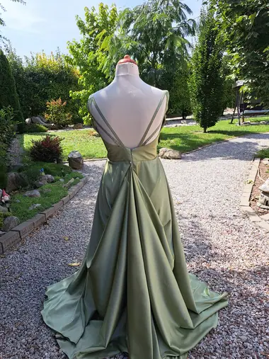 Dámske šaty a blúzky šité na mieru — MŠ Fashion, Kvetoslavov (48)