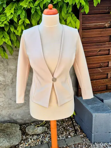 Komplety, saká a kabáty šité na mieru — MŠ Fashion, Kvetoslavov (17)