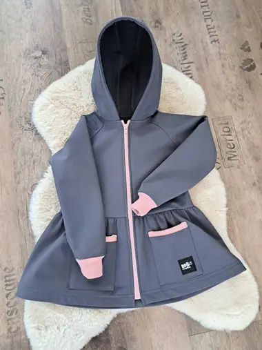 Komplety, saká a kabáty šité na mieru — MŠ Fashion, Kvetoslavov (35)