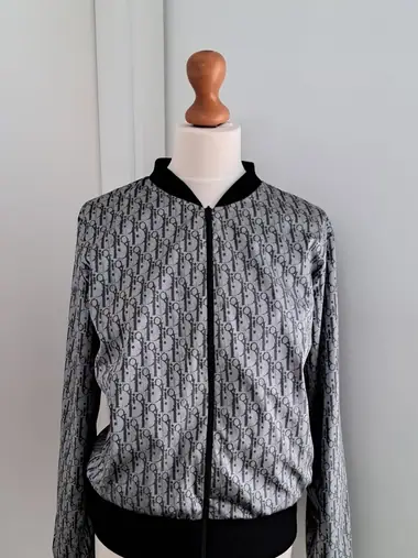 Komplety, saká a kabáty šité na mieru — MŠ Fashion, Kvetoslavov (41)