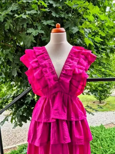 Ružové šaty s volánmi na ramenách — MŠ Fashion, Kvetoslavov