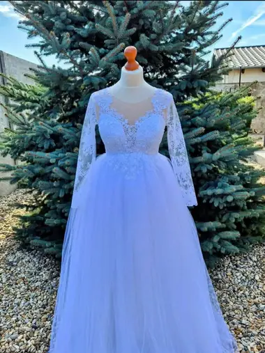 Svetlomodré tylové šaty s čipkovým živôtikom — MŠ Fashion, Kvetoslavov